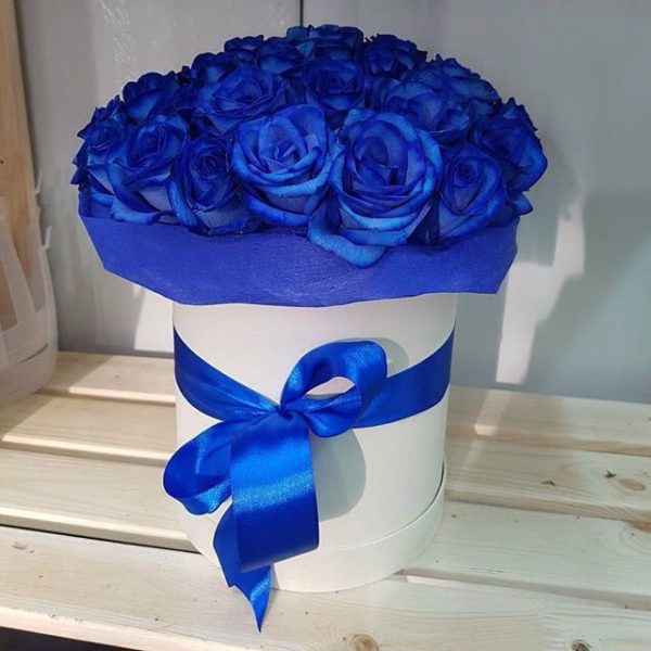 Синие роза в коробке